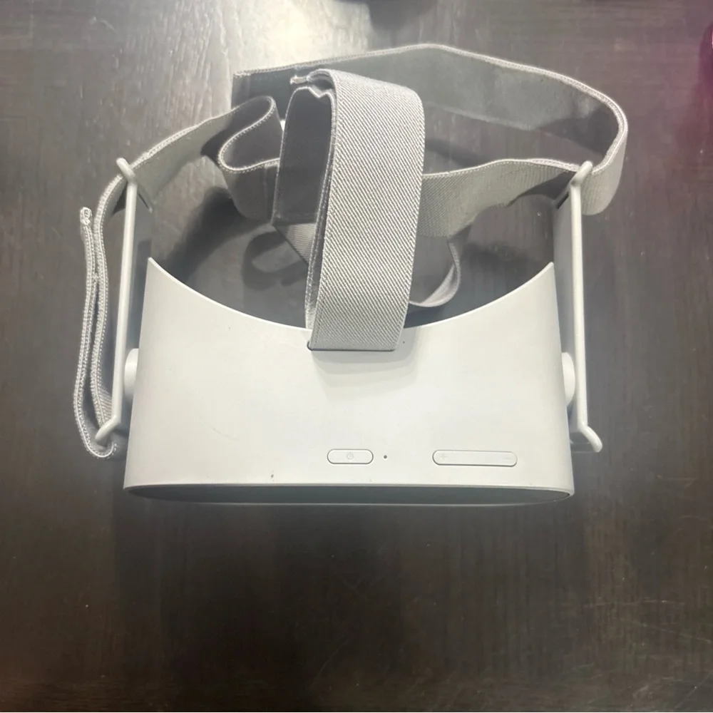 Oculus Go 32GB Standalone Virtual Reality Headset MH-A32 With No Controller